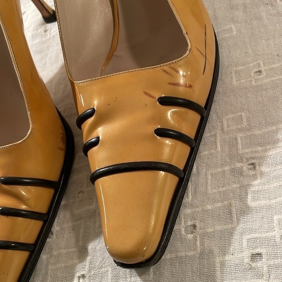 Chanel Semi Point Mustard Black Detail Slingback Shoe - Picture 5 of 16